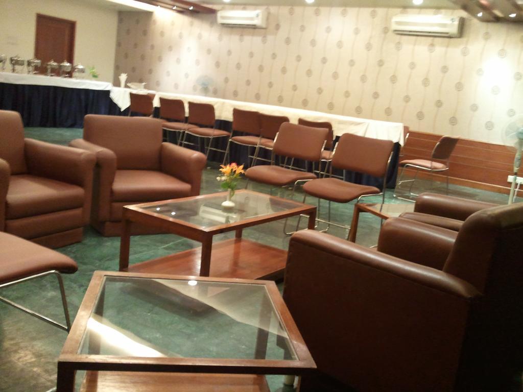 Oyo 15791 Flagship Hotel Executive Hazratganj Лакхнау Экстерьер фото