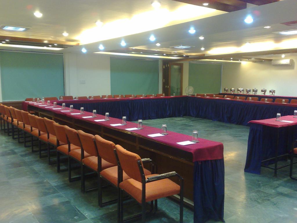 Hotel Executive Лакхнау Экстерьер фото