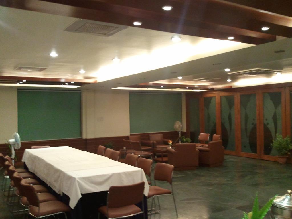 Hotel Executive Лакхнау Экстерьер фото