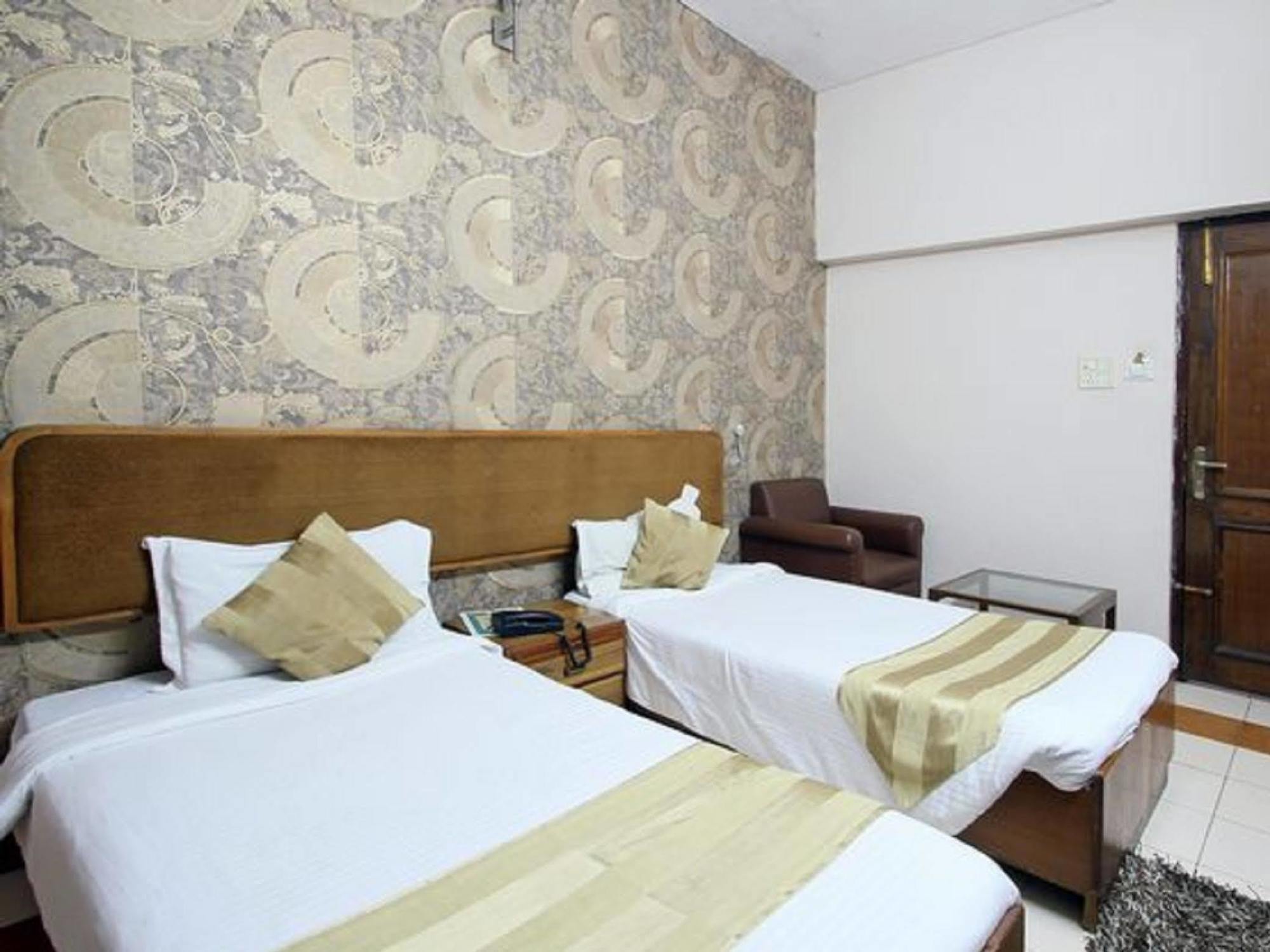 Hotel Executive Лакхнау Экстерьер фото